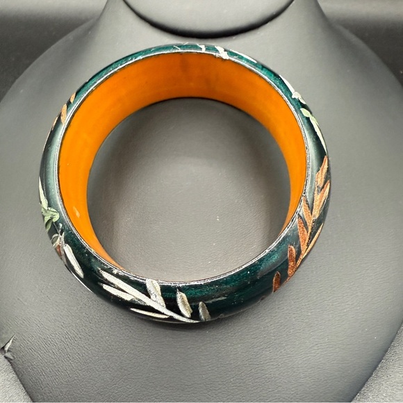 Pretty Emerald Green Etched Leaf Bangle Bracelet with Golden Yellow Interior - Picture 4 of 10